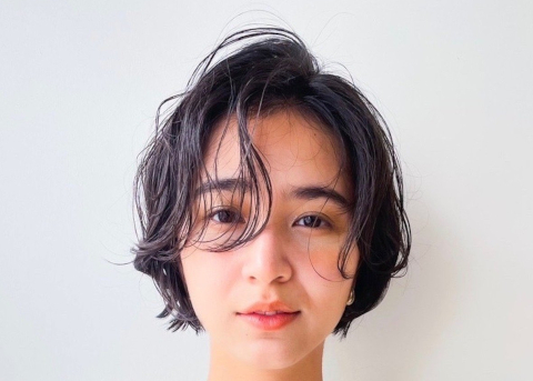 ウエーブを加えたヘアスタイル